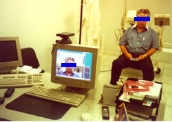 Geistheiler beim Fernheilen mit EEG-Kontrolle